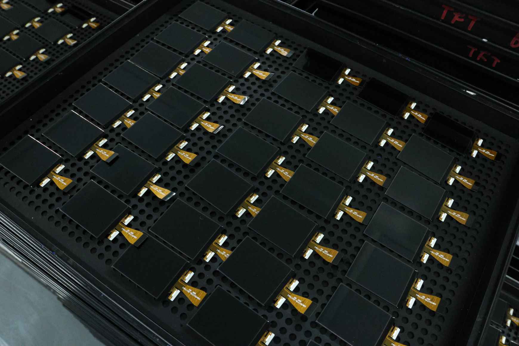 Produsen LCD Cina mimpin track Tingkat Refresh-Refrester sing dhuwur, modul kristal khusus spur pasar tambahan multi-dollar